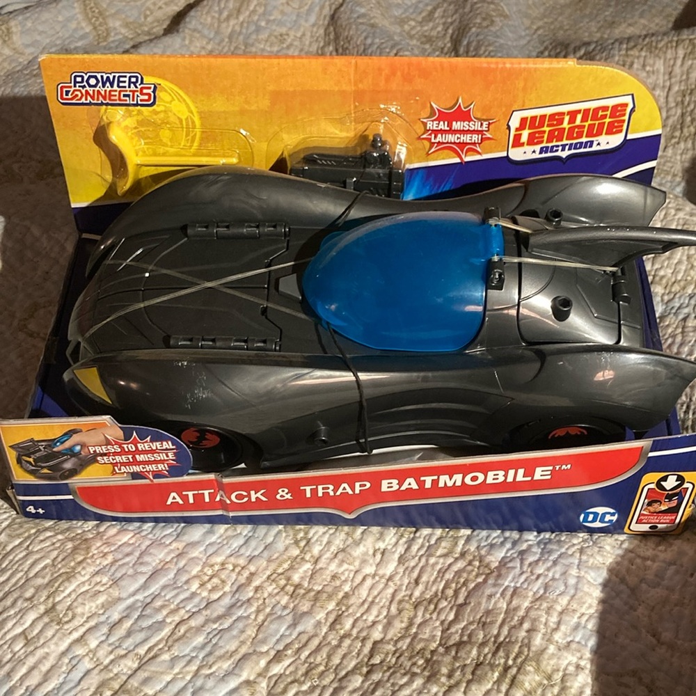 Attack & Trap Batmobile by Power Connects Justice League Action
